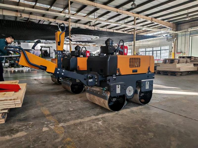 國(guó)外客戶(hù)定制的小型壓路機(jī)發(fā)貨